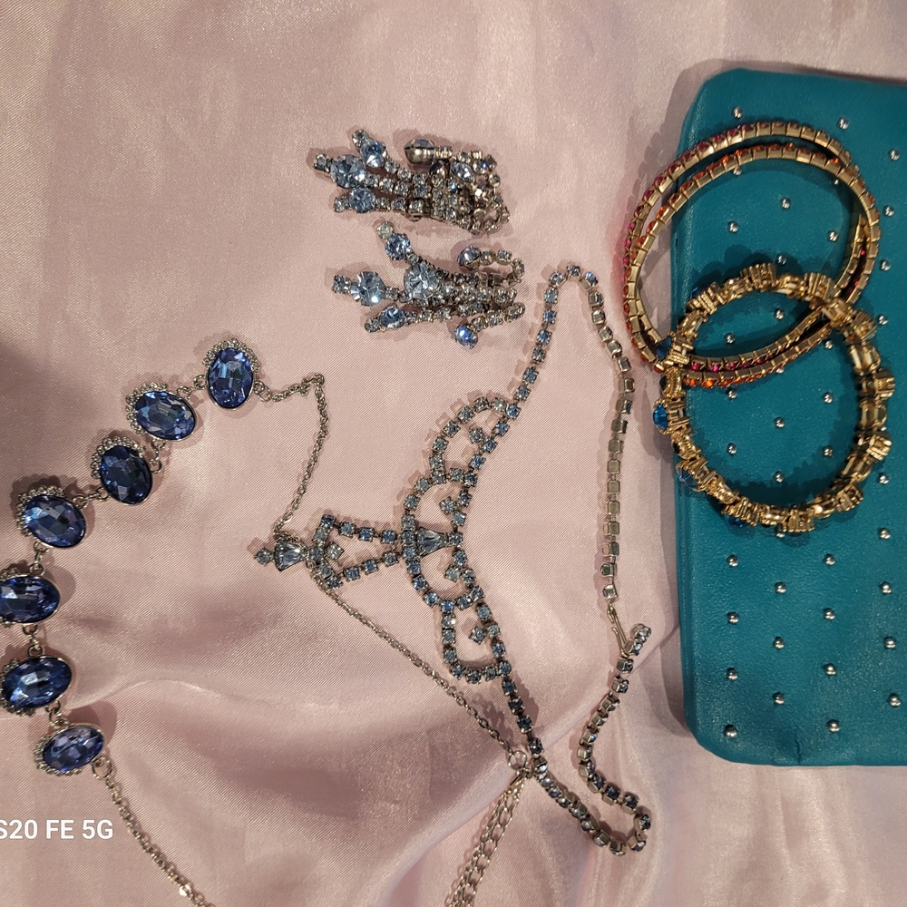 Vinyage Blue Gemstone Necklace and Teal Clutch Set
